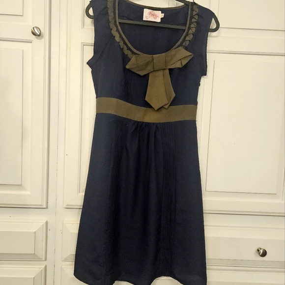 - Stylized Retro- RUBY BELL - Picture 1 of 13